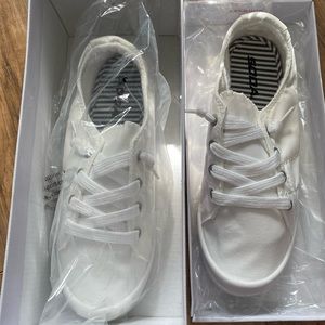 SODA SLIP ON SHOES WHITE